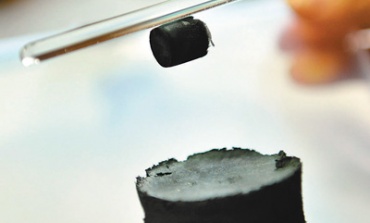 石墨烯材料可令手机秒充 电动汽车充电只须3分钟