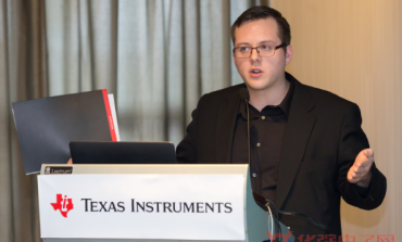 How can chips help mobile phone charger achieve "smaller volume and faster charging"?