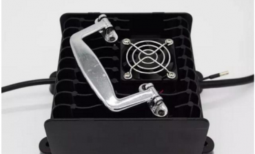 The matching charger can effectively charge and protect the battery and prolong the battery life.