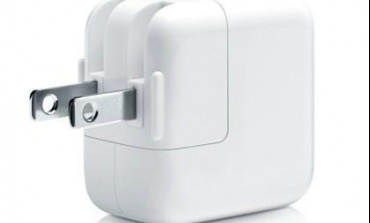 Apple Battery Charger（苹果首款设计充电器）