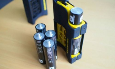 配件品牌nuoleer发布外观酷似跑车的万能充电器