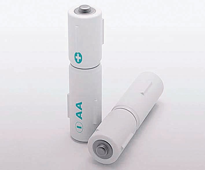 充电电池需要充电器来储能，没有了充电器，充电电池基本上是废物。而这个设计让电池自身给电，无需充电器，这显然方便了很多。