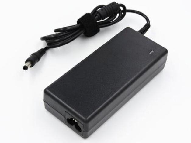 现代怎么能少了电源适配器？