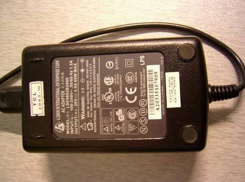 电源适配器